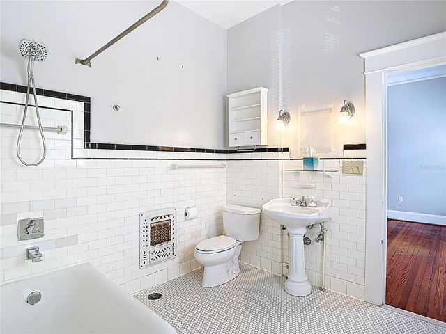 2105 W SOUTHVIEW AVENUE, Tampa, FL 33606