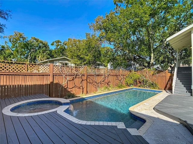 2105 W SOUTHVIEW AVENUE, Tampa, FL 33606