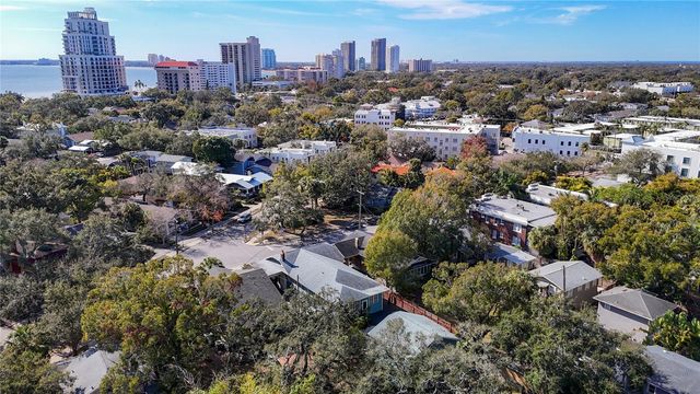 2105 W SOUTHVIEW AVENUE, Tampa, FL 33606