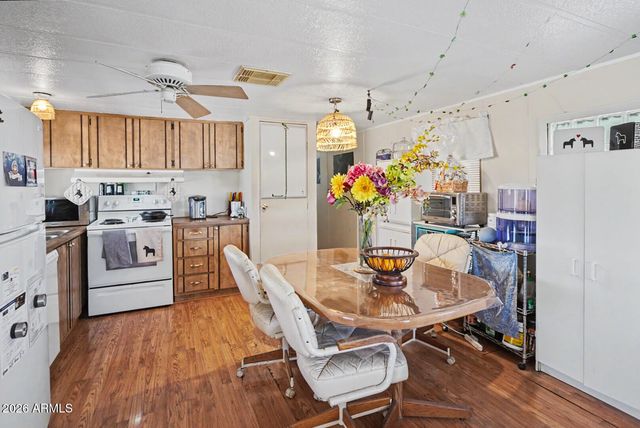2605 S TOMAHAWK Road 65, Apache Junction, AZ 85119