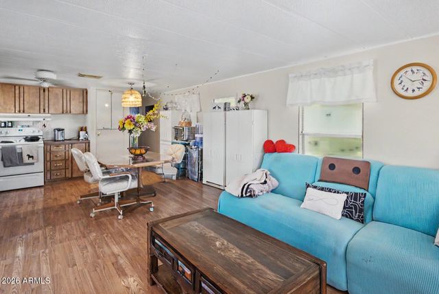 2605 S TOMAHAWK Road 65, Apache Junction, AZ 85119