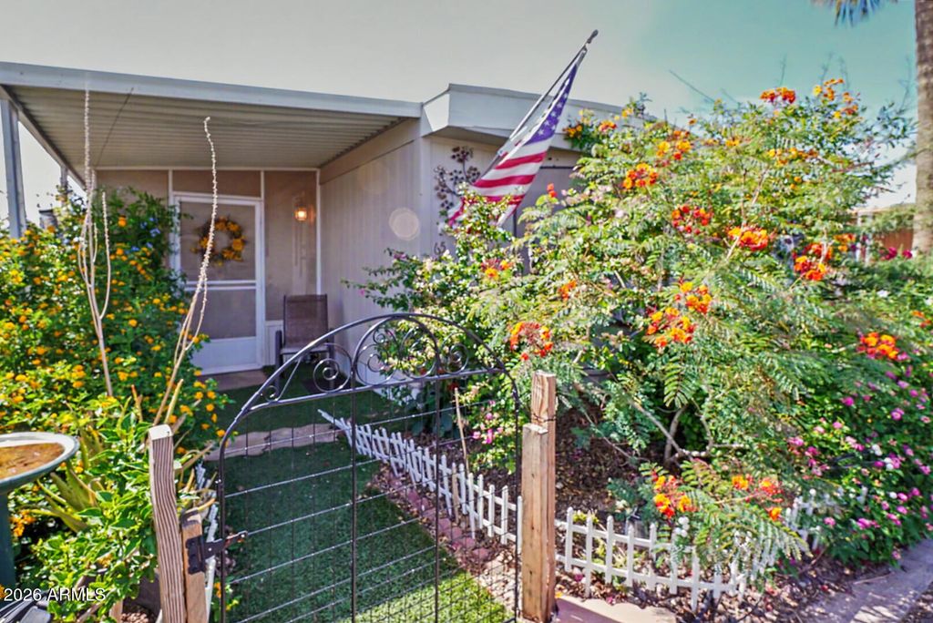2605 S TOMAHAWK Road 65, Apache Junction, AZ 85119