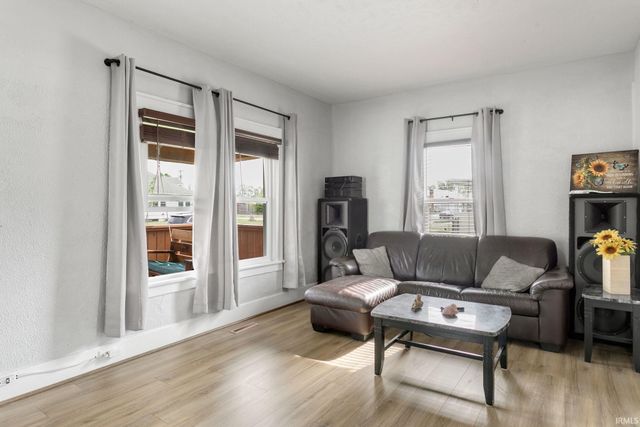 2111 W 6th Street, Mishawaka, IN 46544