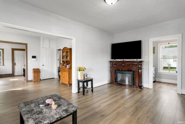 2111 W 6th Street, Mishawaka, IN 46544