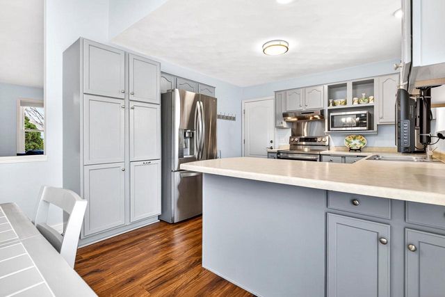 718 APPLEWOOD DRIVE, Kimberly, WI 54136