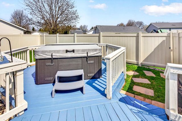 718 APPLEWOOD DRIVE, Kimberly, WI 54136