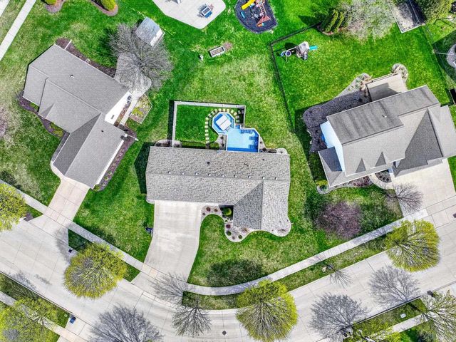 718 APPLEWOOD DRIVE, Kimberly, WI 54136