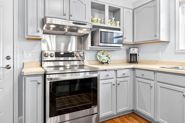 718 APPLEWOOD DRIVE, Kimberly, WI 54136