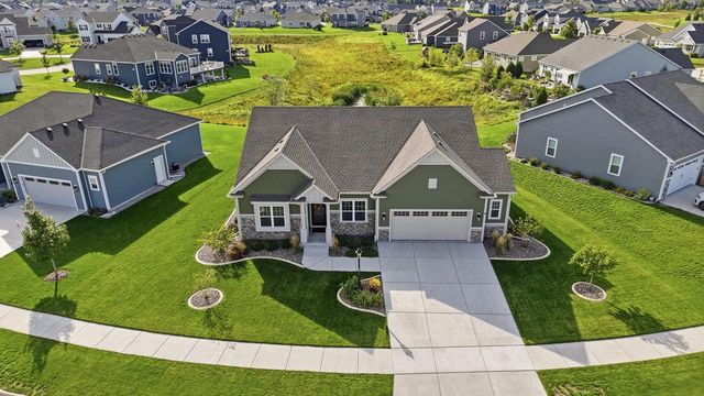2935 Yahara DRIVE, Summit, WI 53066