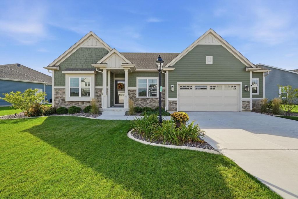 2935 Yahara DRIVE, Summit, WI 53066