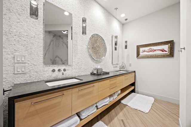 101 Harbor Light BLVD, Horseshoe Bay, TX 78657