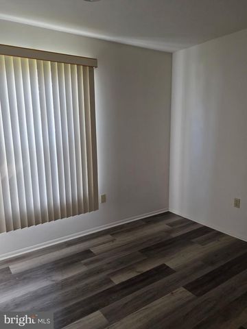 13 HONEYSUCKLE DR, Newark, DE 19702