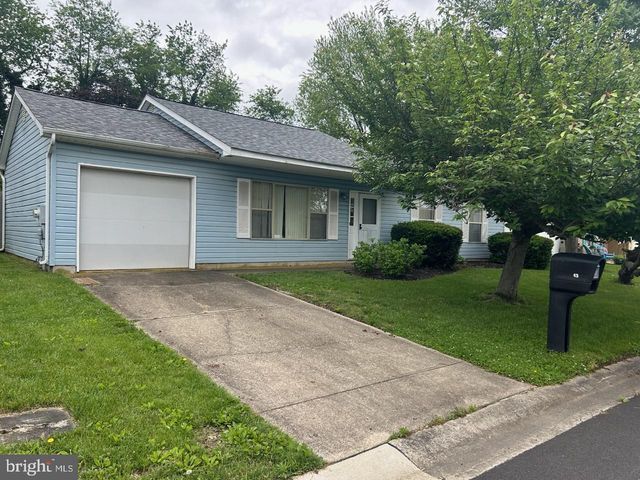 13 HONEYSUCKLE DR, Newark, DE 19702