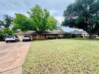 2018 River Oaks Circle, Abilene, TX 79605