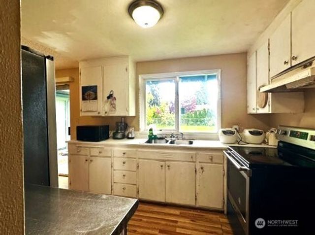 18225 45th Avenue S, Seatac, WA 98188