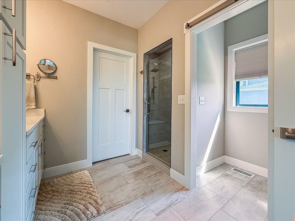 Image 14 of property listing at 506 Silver Lake Court, Savoy, IL 61874