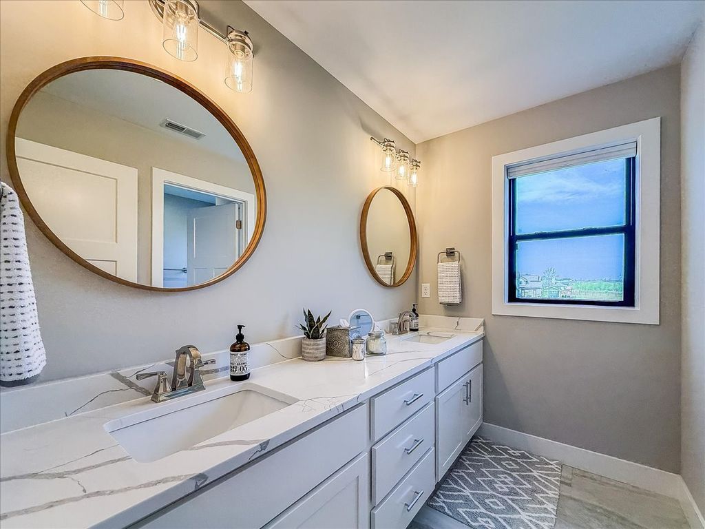 Image 18 of property listing at 506 Silver Lake Court, Savoy, IL 61874