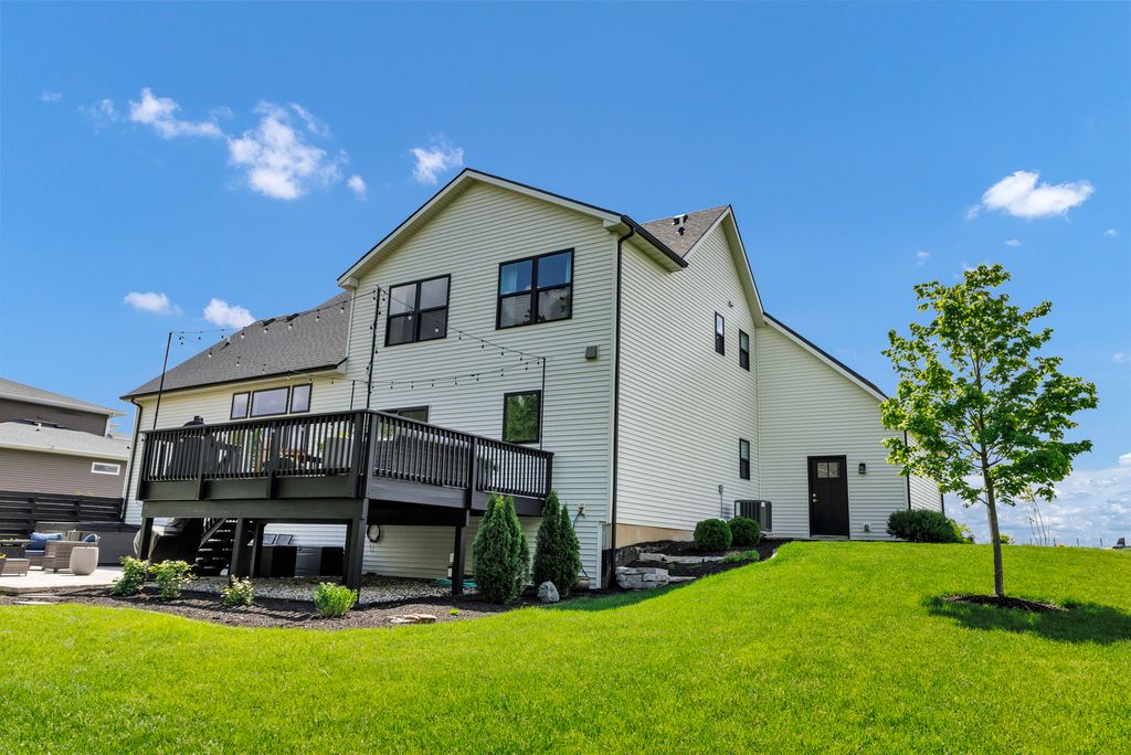 Image 32 of property listing at 506 Silver Lake Court, Savoy, IL 61874