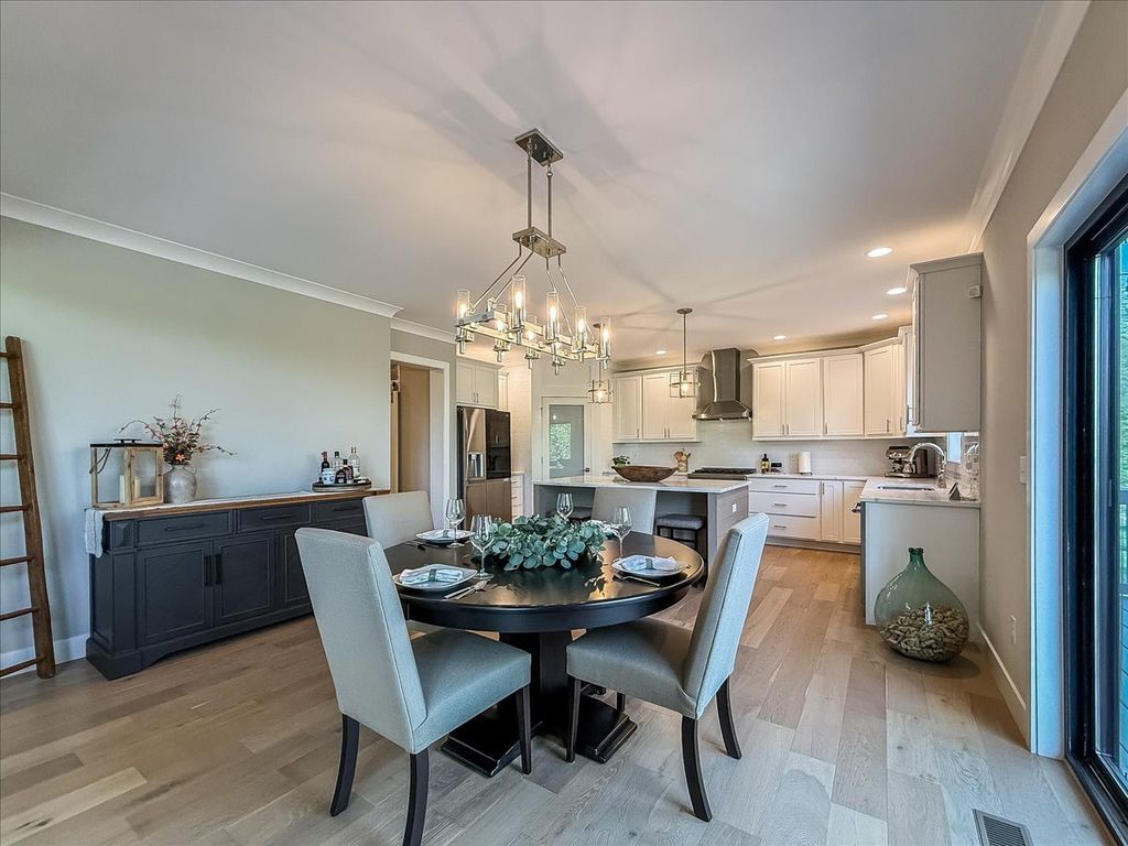 Image 6 of property listing at 506 Silver Lake Court, Savoy, IL 61874