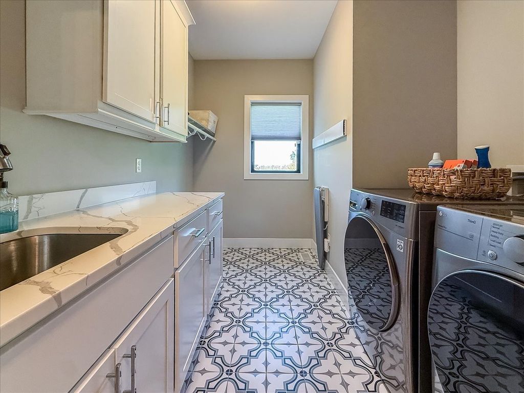 Image 9 of property listing at 506 Silver Lake Court, Savoy, IL 61874