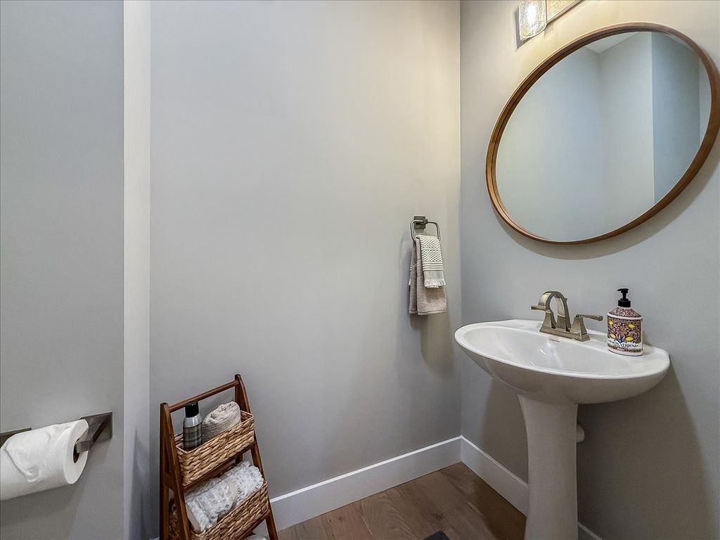 Image 10 of property listing at 506 Silver Lake Court, Savoy, IL 61874