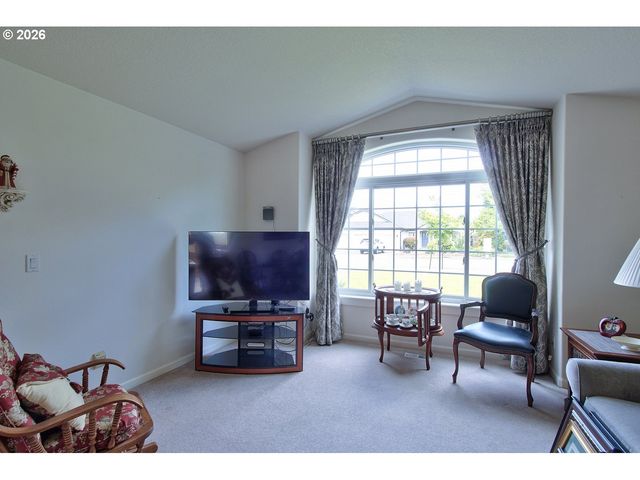 19196 WINDMILL Dr, Oregon City, OR 97045