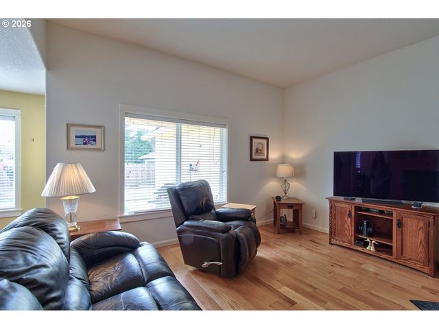 19196 WINDMILL Dr, Oregon City, OR 97045