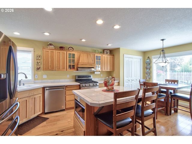 19196 WINDMILL Dr, Oregon City, OR 97045