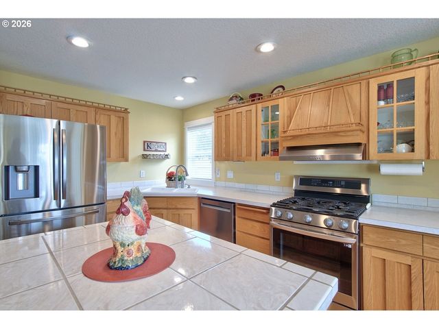 19196 WINDMILL Dr, Oregon City, OR 97045