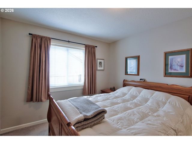 19196 WINDMILL Dr, Oregon City, OR 97045