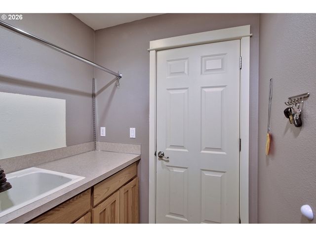19196 WINDMILL Dr, Oregon City, OR 97045