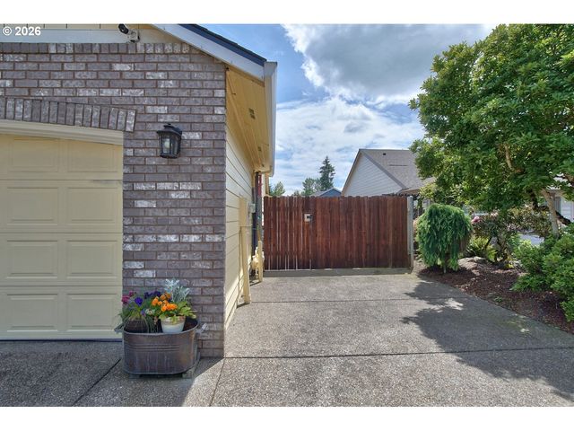 19196 WINDMILL Dr, Oregon City, OR 97045