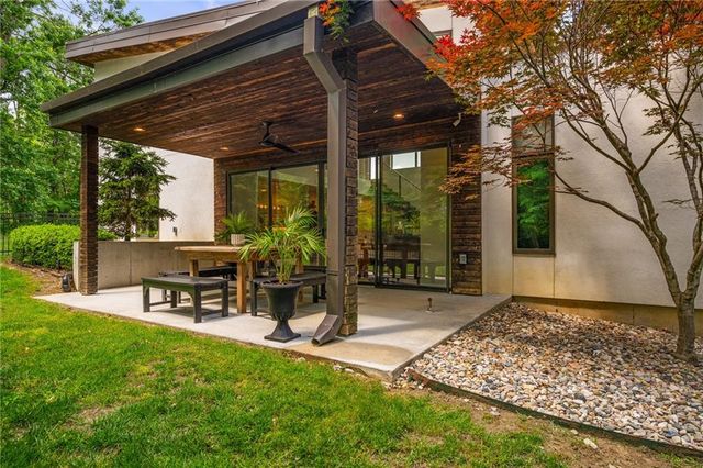 4717 CANAAN LAKE Circle, Kansas City, KS 66109