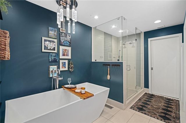 4717 CANAAN LAKE Circle, Kansas City, KS 66109