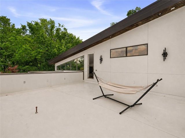4717 CANAAN LAKE Circle, Kansas City, KS 66109