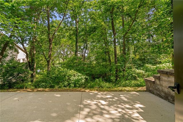 4717 CANAAN LAKE Circle, Kansas City, KS 66109