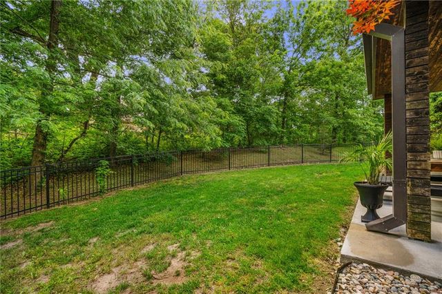 4717 CANAAN LAKE Circle, Kansas City, KS 66109