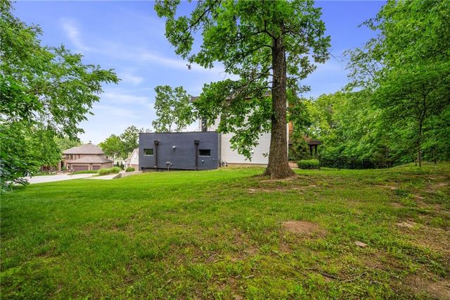 4717 CANAAN LAKE Circle, Kansas City, KS 66109