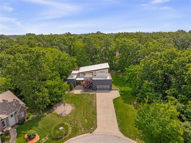 4717 CANAAN LAKE Circle, Kansas City, KS 66109