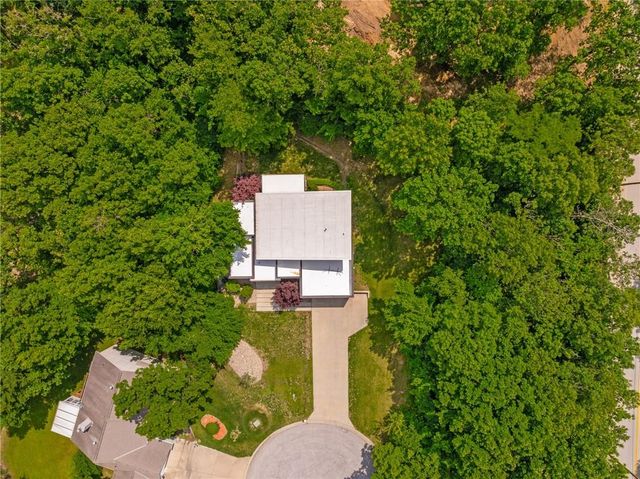 4717 CANAAN LAKE Circle, Kansas City, KS 66109
