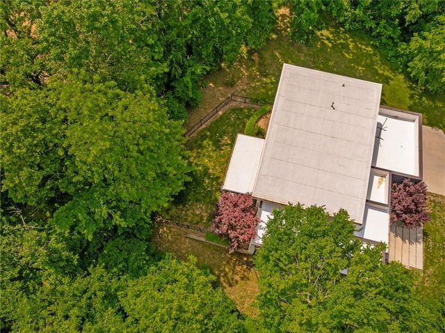 4717 CANAAN LAKE Circle, Kansas City, KS 66109