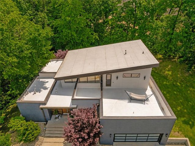 4717 CANAAN LAKE Circle, Kansas City, KS 66109