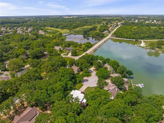 4717 CANAAN LAKE Circle, Kansas City, KS 66109