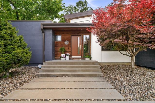 4717 CANAAN LAKE Circle, Kansas City, KS 66109