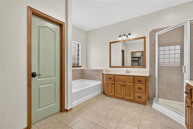 10809 Middlesbrough Lane, Yukon, OK 73099