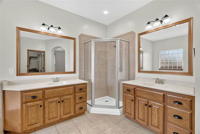 10809 Middlesbrough Lane, Yukon, OK 73099