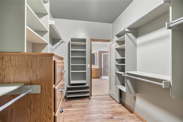 10809 Middlesbrough Lane, Yukon, OK 73099