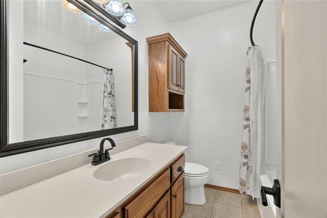 10809 Middlesbrough Lane, Yukon, OK 73099