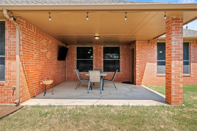 10809 Middlesbrough Lane, Yukon, OK 73099