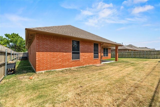 10809 Middlesbrough Lane, Yukon, OK 73099